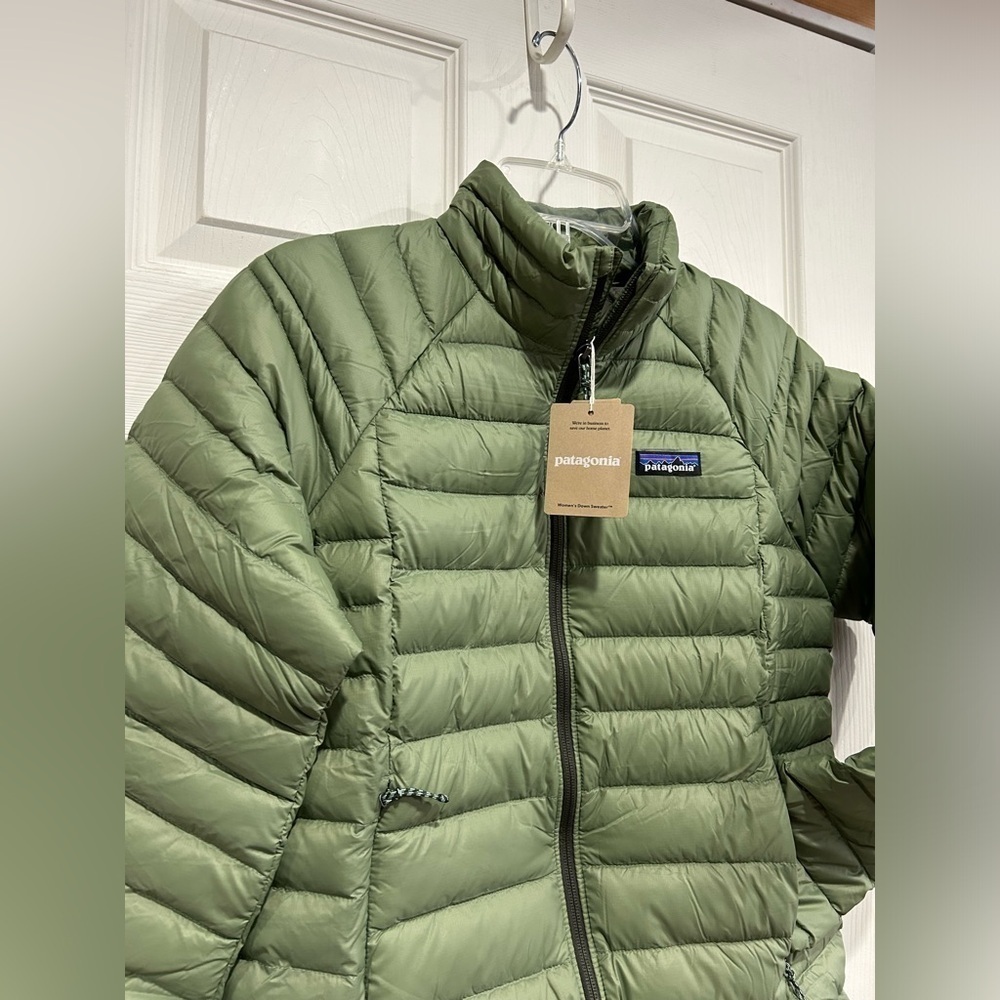 Patagonia Women’s XL Down Sweater Puffer Jacket Terrain Green NWT Puff - Picture 2 of 8